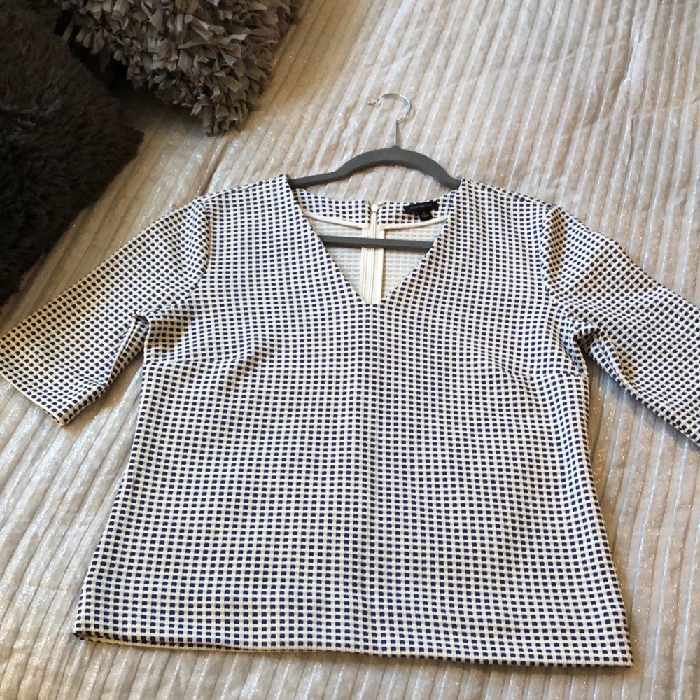Gently worn Ann Taylor checkered navy and white size 6 top. Very comfortable.